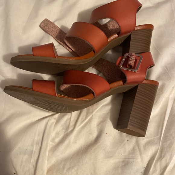 Sandals - Picture 2 of 2